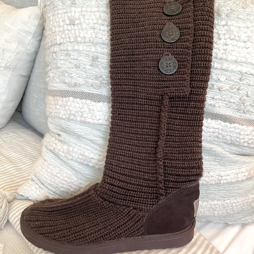 Chocolate Brown Sweater Ugg Boots 😍